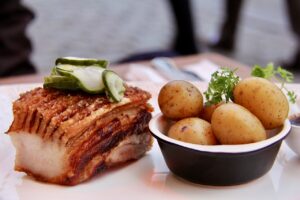 Fællesspisning med flæskesteg og hele molevitten d 11/12-2026 (Barn 2-12år)